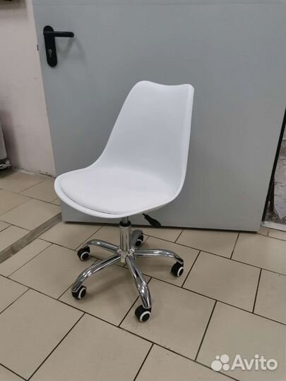 Кресло офисное белое