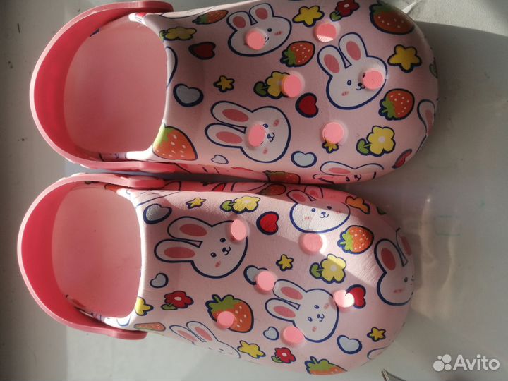 Сланцы в бассейн и туфли в садик