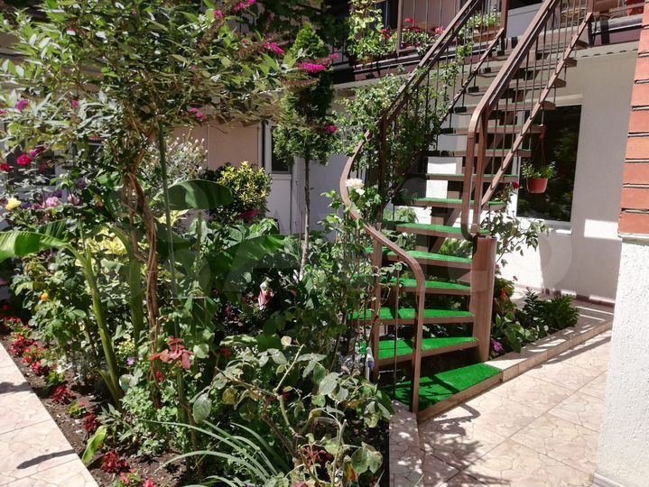 Дом 406,5 м² на участке 4,3 сот.