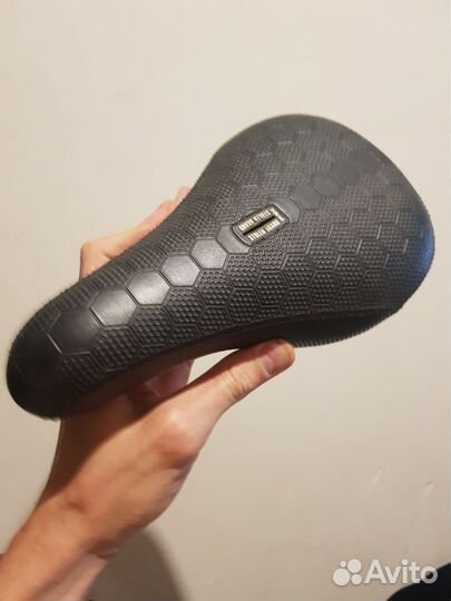 Седло BMX stolen pivotal