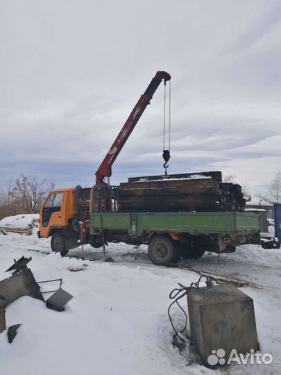 Грузовик с краном манипулятором