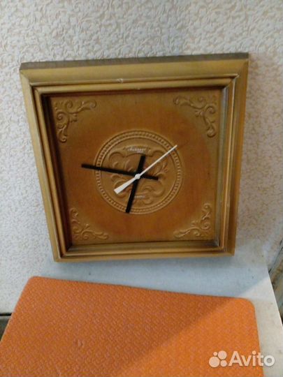 Часы настенные кварцевые