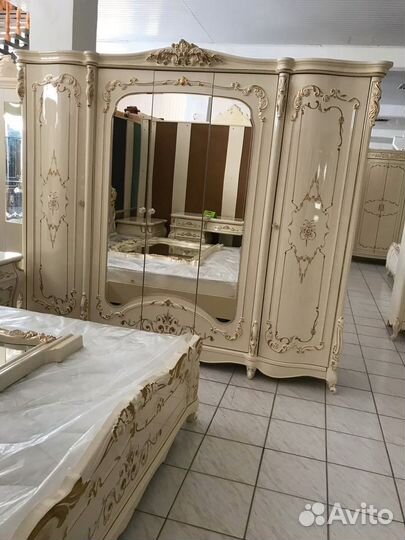 Спальные гарнитуры