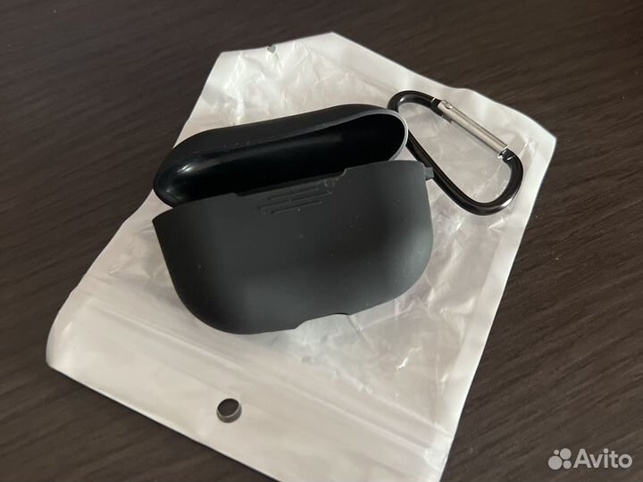 Черный силиконовый кейс для AirPodsPro2