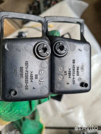 Накладка внутренней ручки двери Ford Mondeo 3