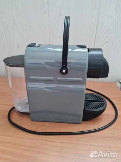 Капсульная кофемашина delonghi