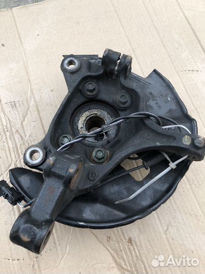 Поворотный кулак ступица левый мазда 3 bm бм