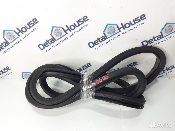 Уплотнитель двери задний Volkswagen Passat B6 1.8