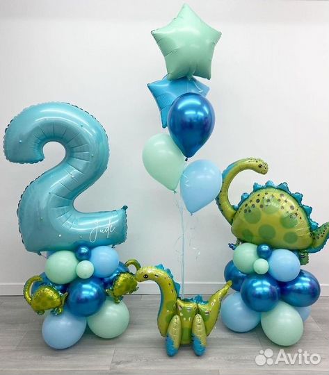 Воздушные шары, стойки с цифрами и персонажами