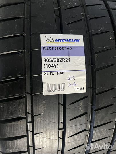 Michelin Pilot Sport 4 S 305/30 R21 и 265/35 R21