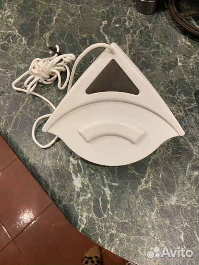 Магнитная щетка для мытья окон