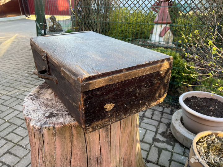 Старинный сундук каретный чемодан