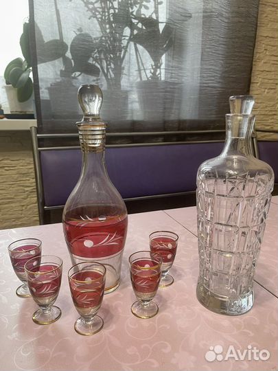 Графин хрустальный и графин и рюмки