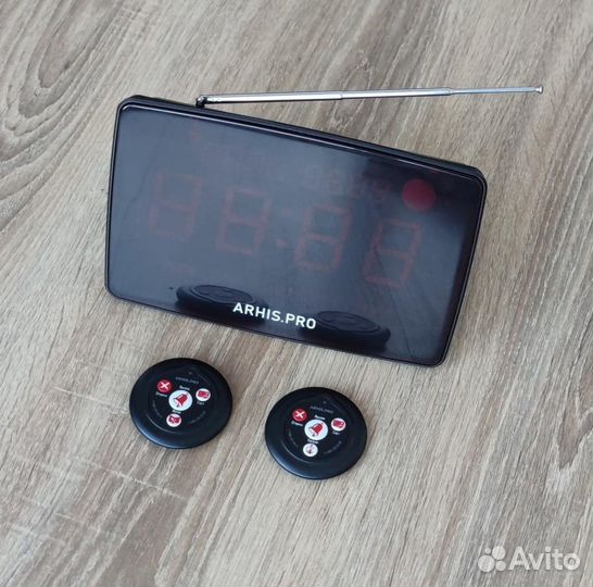 Табло отображения вызова на русском, кнопка вызова