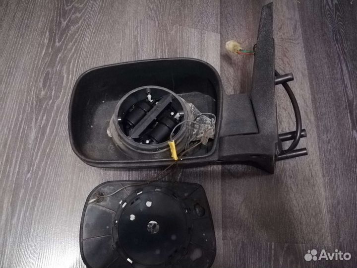 Зеркало заднего вида левое