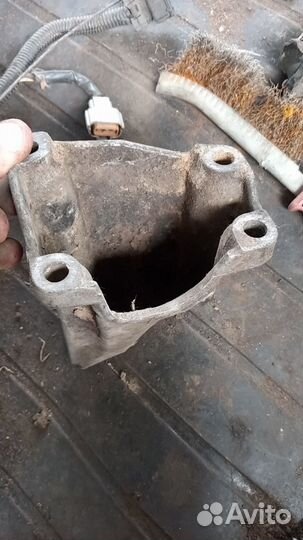 Кронштейн кпп левый VAG audi 100/A6 C4