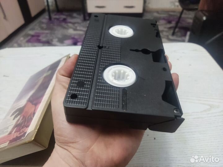 Видеокассета VHS люди в черном