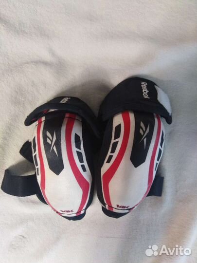 Налокотники хоккейные и нагрудник