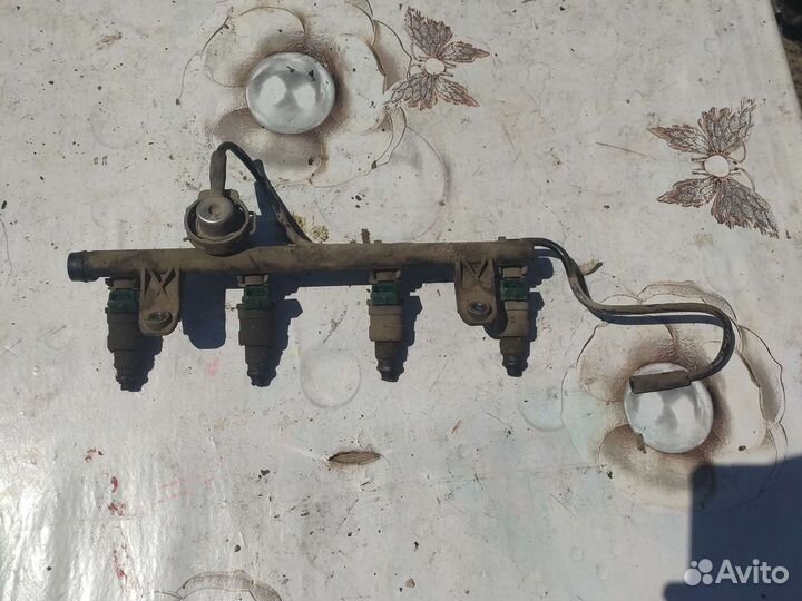 Топливная рампа форсунки Рено дача супернова 1.4