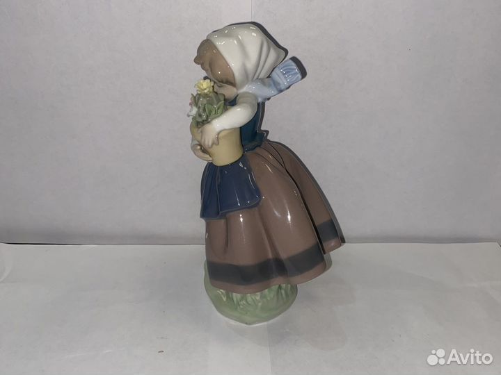 Статуэтка lladro девочка с цветами