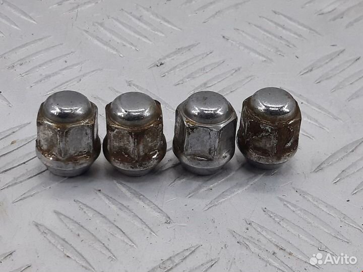 Болт Toyota Yaris XP9 2008 6L2Z1012BA