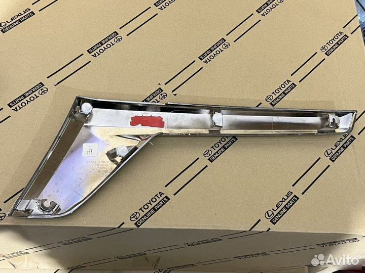 Хром фары правый Toyota Land Cruiser 200