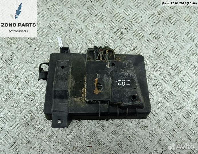 Полка аккумулятора (площадка АКБ) 24449812, 7004330 на Opel Zafira A