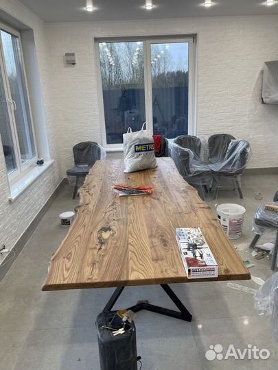 Стол из натурального дерева