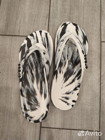 Женские шлепанцы crocs