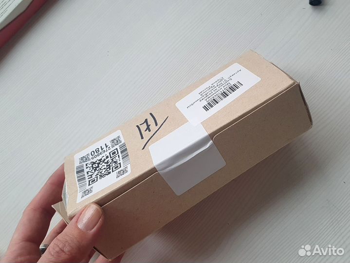 Бантики красные для волос на резинке 2 шт новые