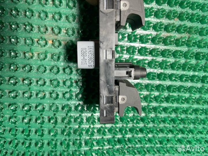 Блок управления стеклоподъемниками Volkswagen