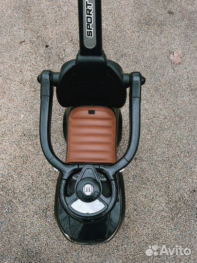 Машинка каталка толокар с ручкой