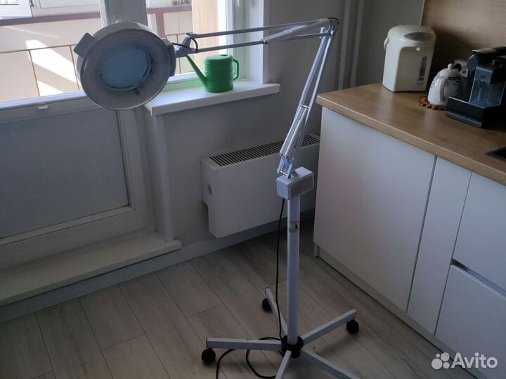 Лампа лупа для косметолога