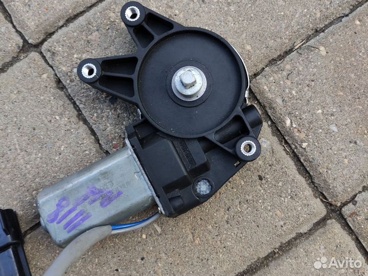 Моторчик стеклоподьëмника передний правый