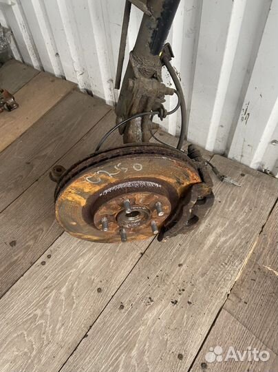 Стойка амортизатора правая Nissan Qashqai J10