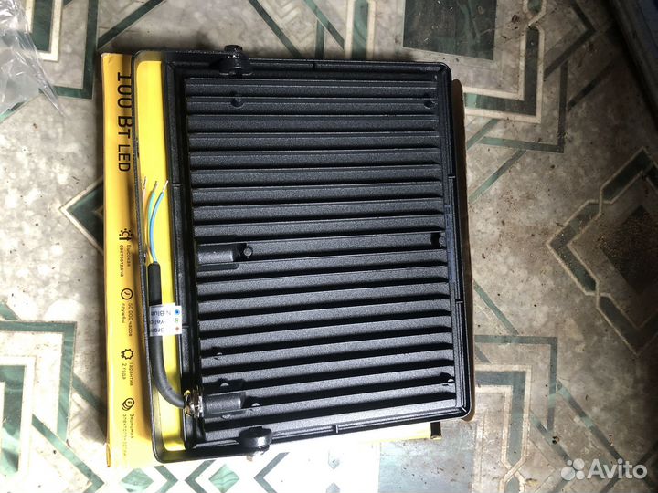 Светодиодный прожектор 100 вт