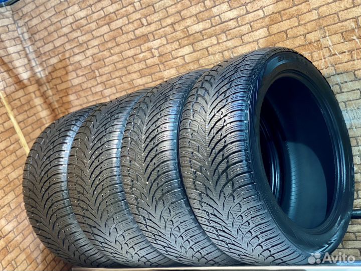 Nokian Tyres WR SUV 4 275/45 R21 и 315/40 R21
