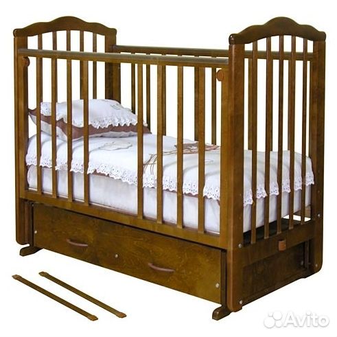 Детская кроватка с маятником и ящиком