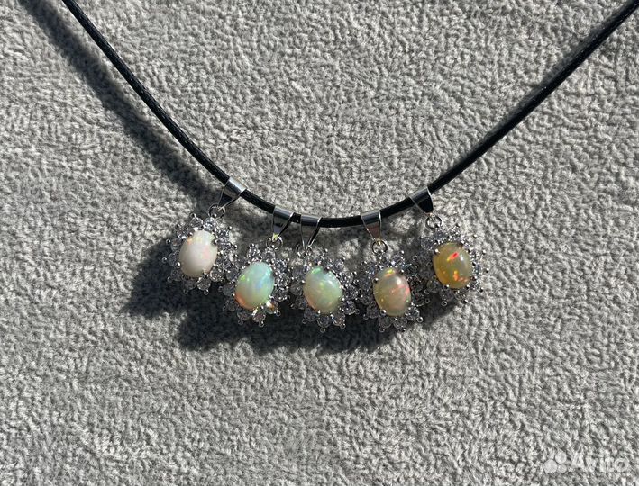 Кулон и серьги с опалом