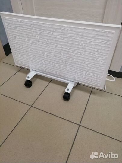 Кварцевый обогреватель экономичный с подставкой