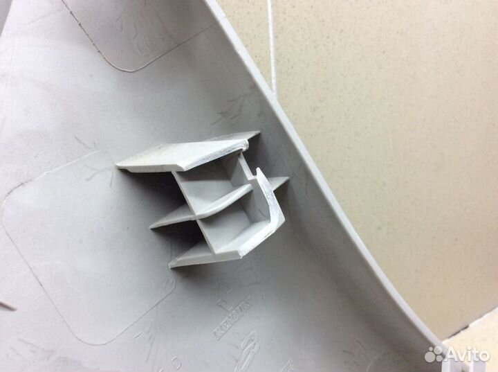 Обшивка стойки задняя правая Renault Megane 3