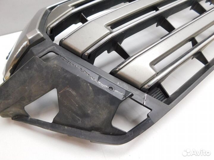 Решетка радиатора Land Cruiser (200) (96022)