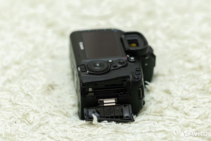 Canon 5D Mark IV 4