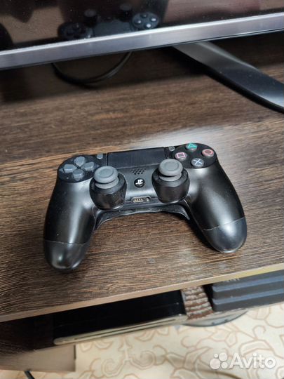 Playstation 4 Pro + GearZ DualShock 4