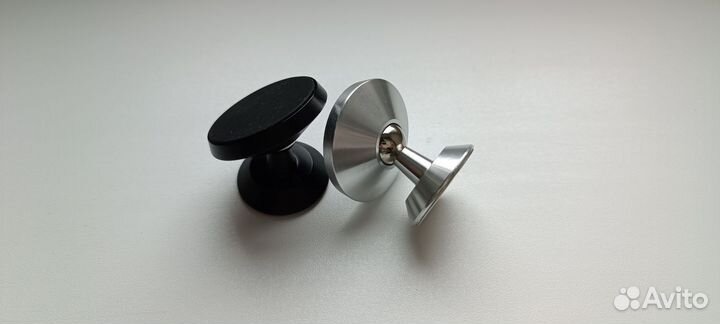 Магнитный держатель для телефона автомобильный