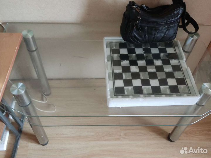 Стеклянная тумба -столик