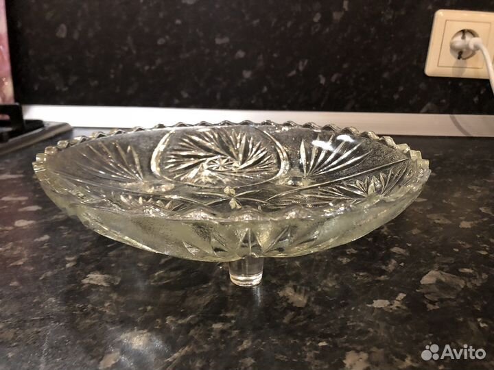 Блюдо на ножках, стекло