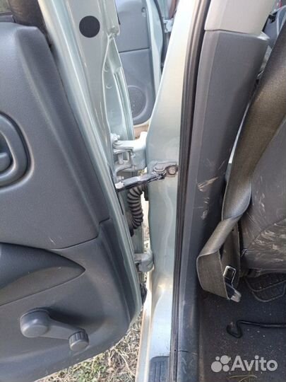 Центральная стойка кузова левая Nissan Almera