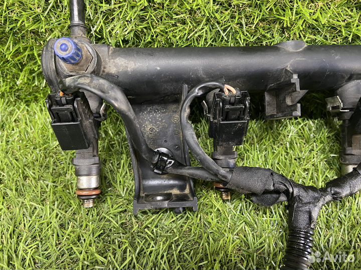 Топливная рампа с форсунками Citroen C4 TU5JP4