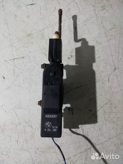 Сервопривод замка лючка бензобака BMW 5 E34